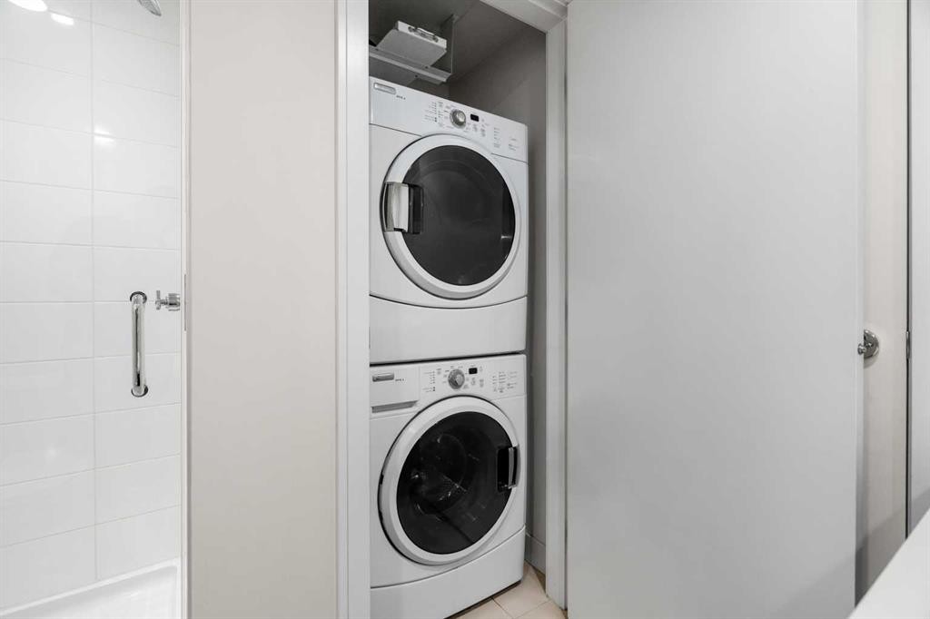 1712-222 Riverfront Avenue Sw, Calgary, AB - Indoor Photo Showing Laundry Room