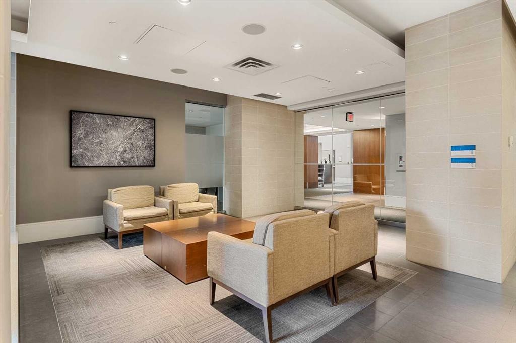 1712-222 Riverfront Avenue Sw, Calgary, AB - Indoor Photo Showing Other Room