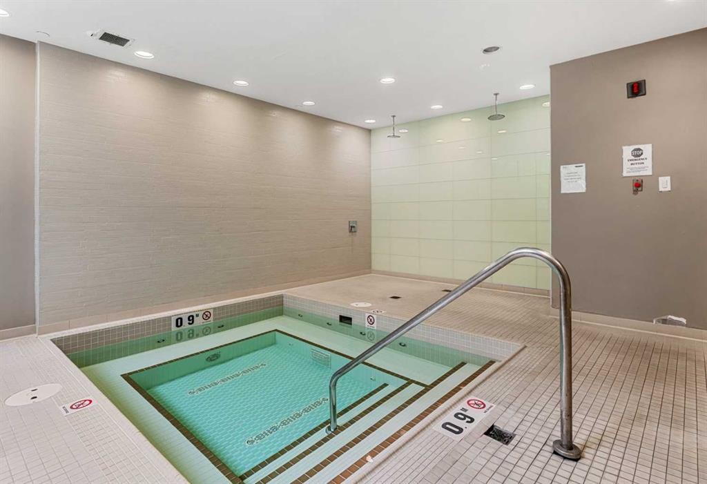1712-222 Riverfront Avenue Sw, Calgary, AB - Indoor Photo Showing Other Room