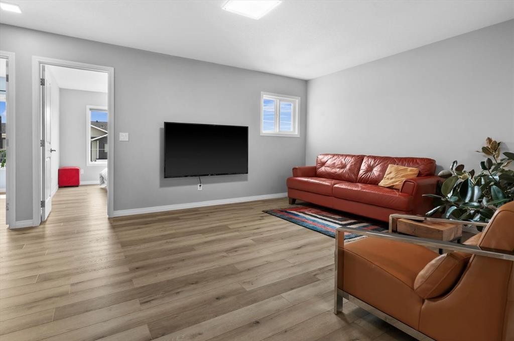 58 Crestbrook Drive Sw, Calgary, AB