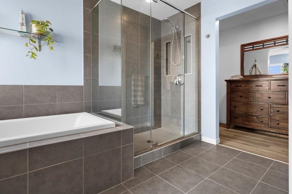 58 Crestbrook Drive Sw, Calgary, AB