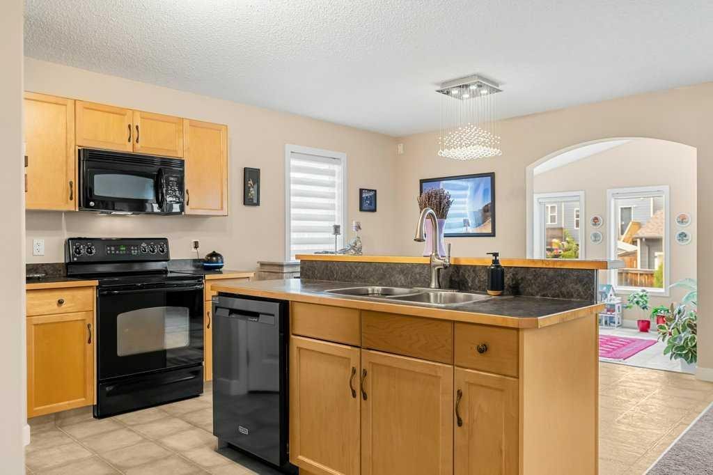 140 Panamount Circle Nw, Calgary, AB - Indoor Photo Showing Kitchen With Double Sink