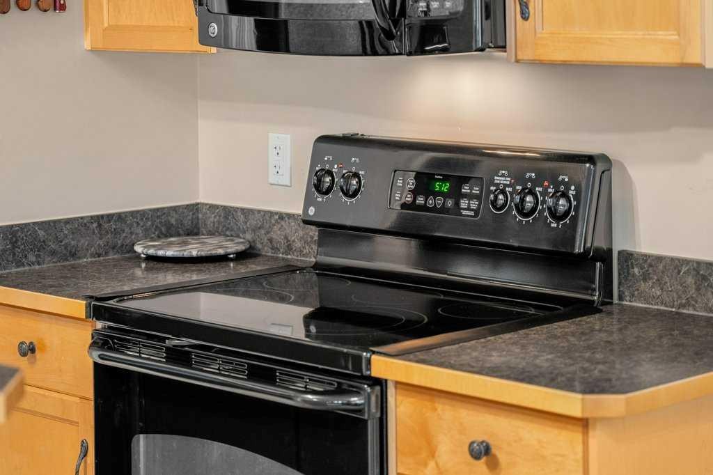 140 Panamount Circle Nw, Calgary, AB - Indoor Photo Showing Kitchen