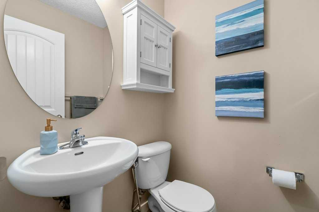 140 Panamount Circle Nw, Calgary, AB - Indoor Photo Showing Bathroom