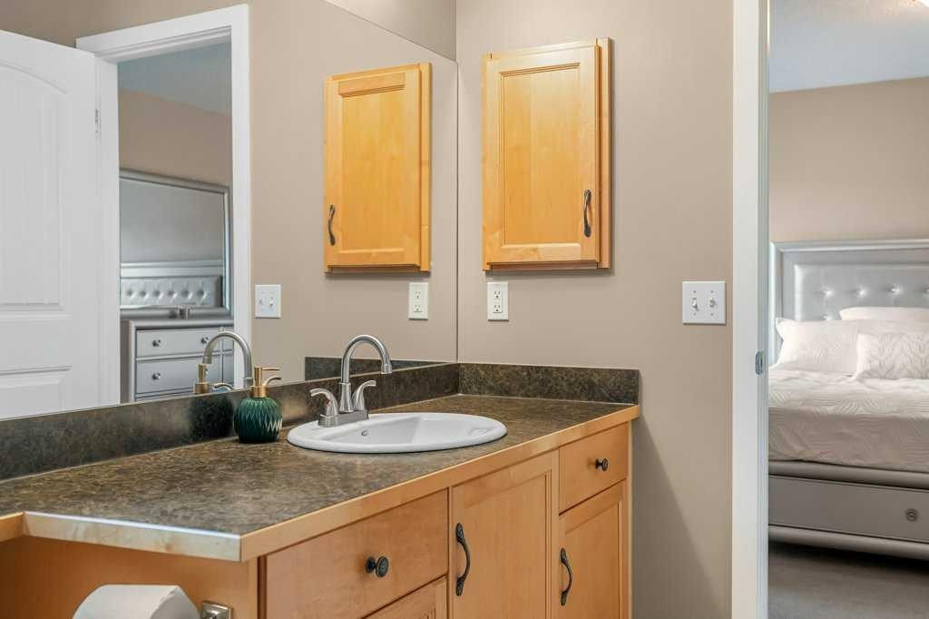 140 Panamount Circle Nw, Calgary, AB - Indoor Photo Showing Bathroom