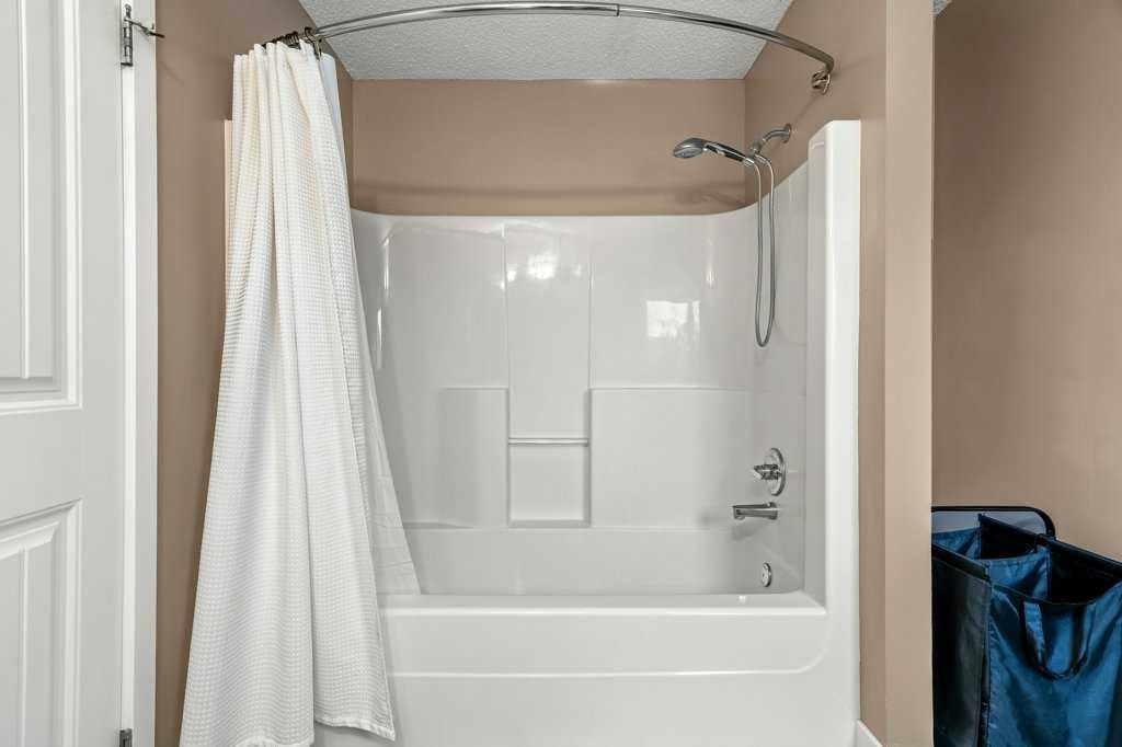 140 Panamount Circle Nw, Calgary, AB - Indoor Photo Showing Bathroom