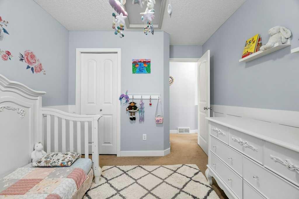 140 Panamount Circle Nw, Calgary, AB - Indoor Photo Showing Bedroom