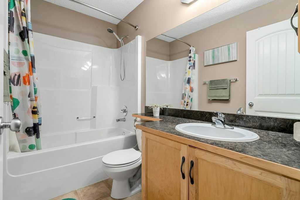 140 Panamount Circle Nw, Calgary, AB - Indoor Photo Showing Bathroom