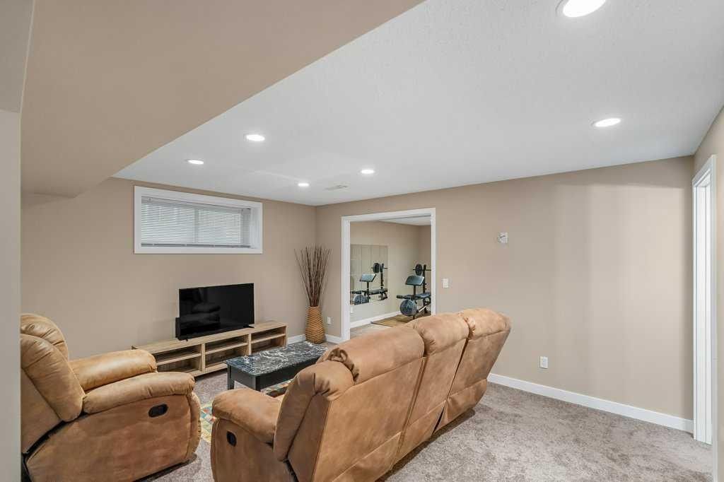 140 Panamount Circle Nw, Calgary, AB - Indoor Photo Showing Other Room