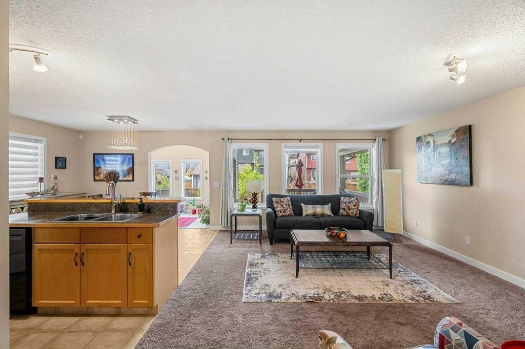 140 Panamount Circle Nw, Calgary, AB - Indoor Photo Showing Living Room