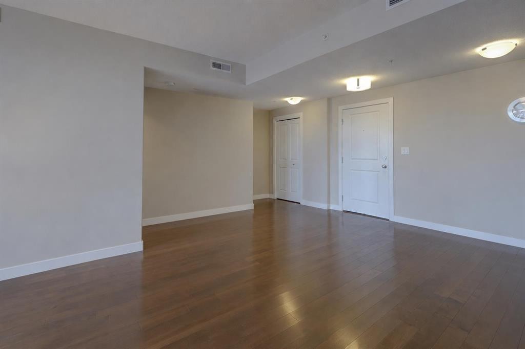 810-16 Varsity Estates Circle Nw, Calgary, AB - Indoor Photo Showing Other Room