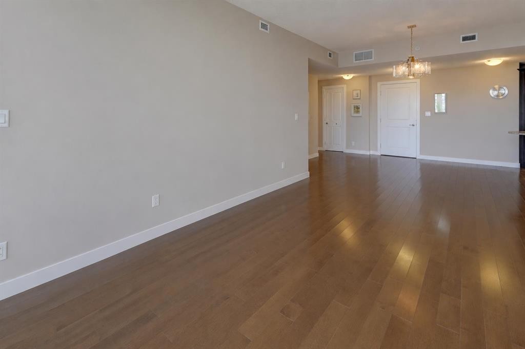 810-16 Varsity Estates Circle Nw, Calgary, AB - Indoor Photo Showing Other Room