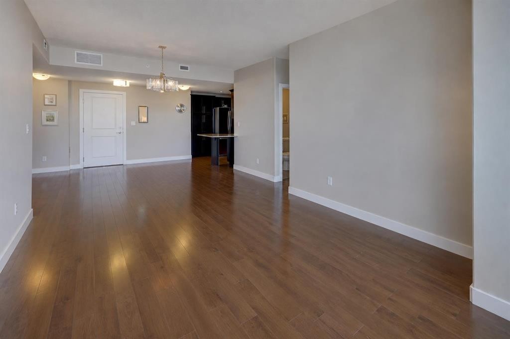 810-16 Varsity Estates Circle Nw, Calgary, AB - Indoor