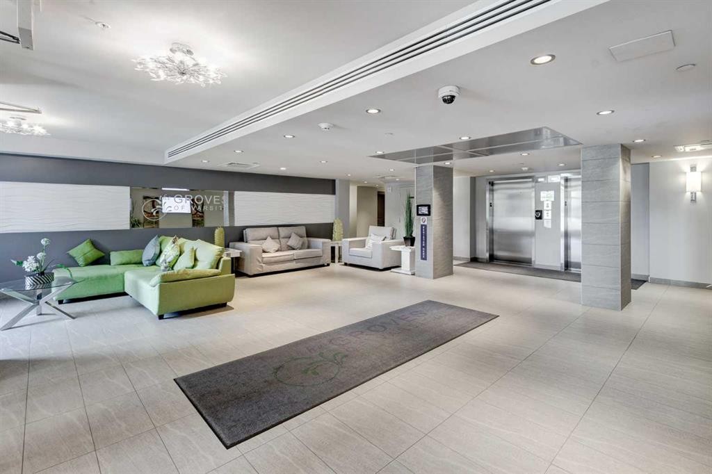 810-16 Varsity Estates Circle Nw, Calgary, AB - Indoor Photo Showing Other Room