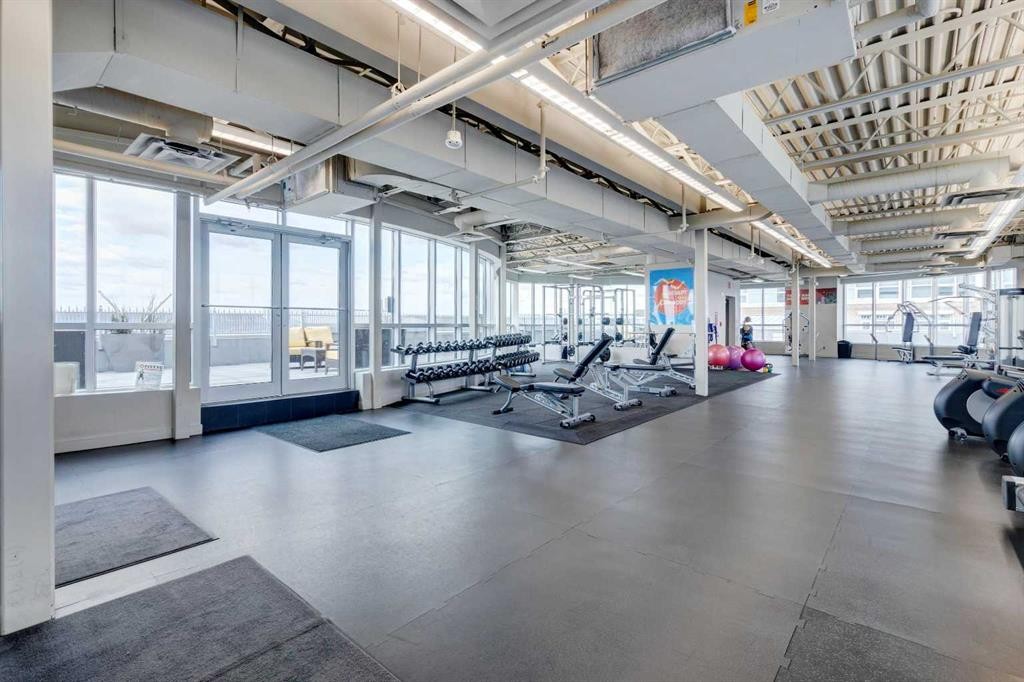 810-16 Varsity Estates Circle Nw, Calgary, AB - Indoor Photo Showing Gym Room