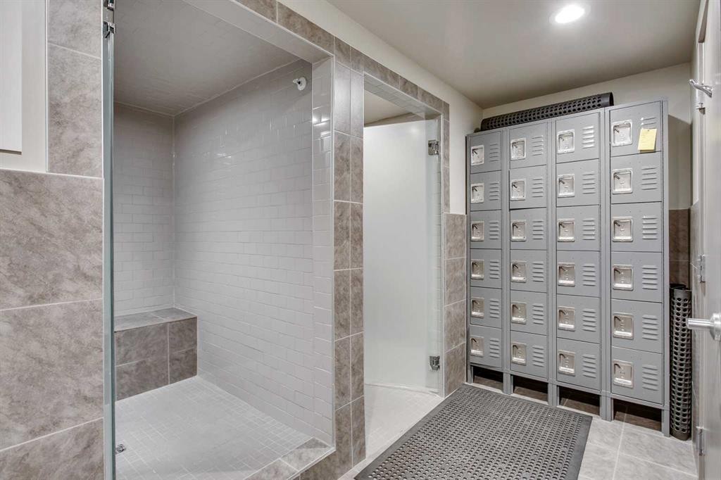 810-16 Varsity Estates Circle Nw, Calgary, AB - Indoor Photo Showing Bathroom