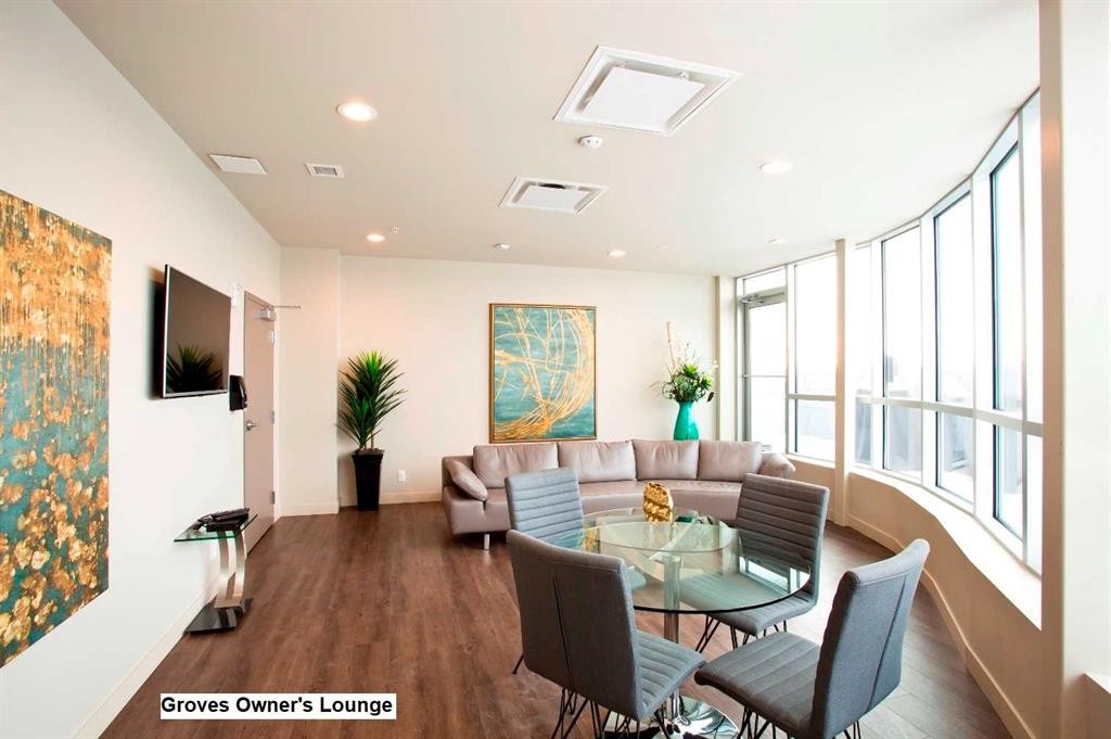 810-16 Varsity Estates Circle Nw, Calgary, AB - Indoor Photo Showing Dining Room