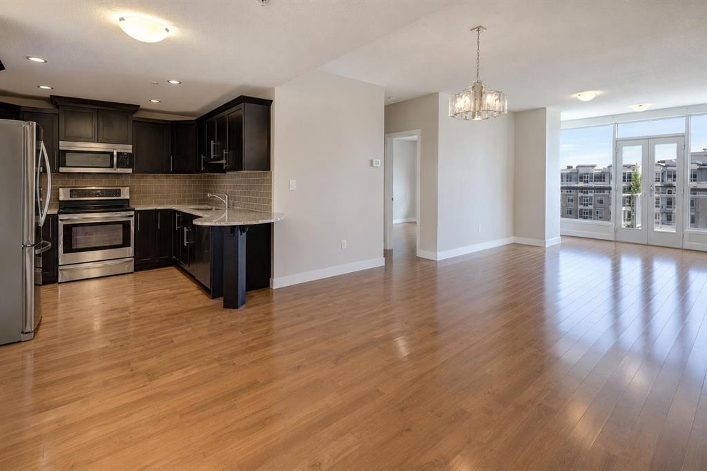 810-16 Varsity Estates Circle Nw, Calgary, AB - Indoor Photo Showing Kitchen With Upgraded Kitchen