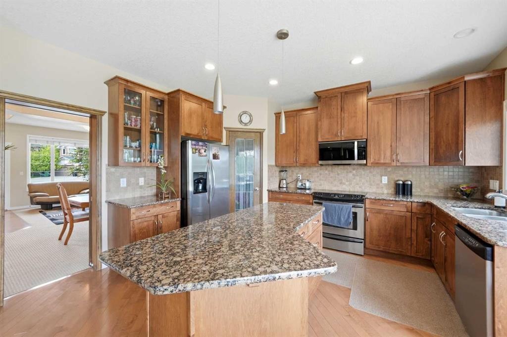 106 Panatella Crescent Nw, Calgary, AB