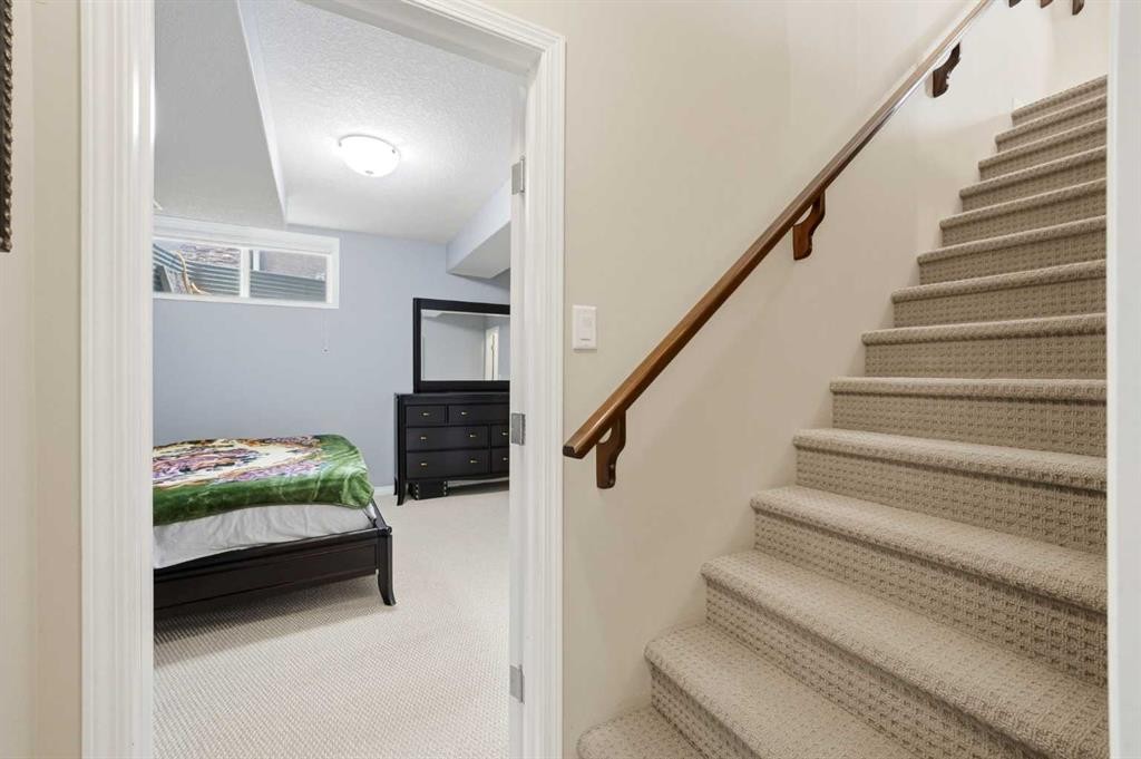 106 Panatella Crescent Nw, Calgary, AB