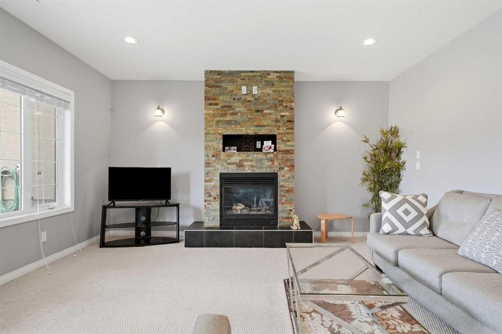 106 Panatella Crescent Nw, Calgary, AB