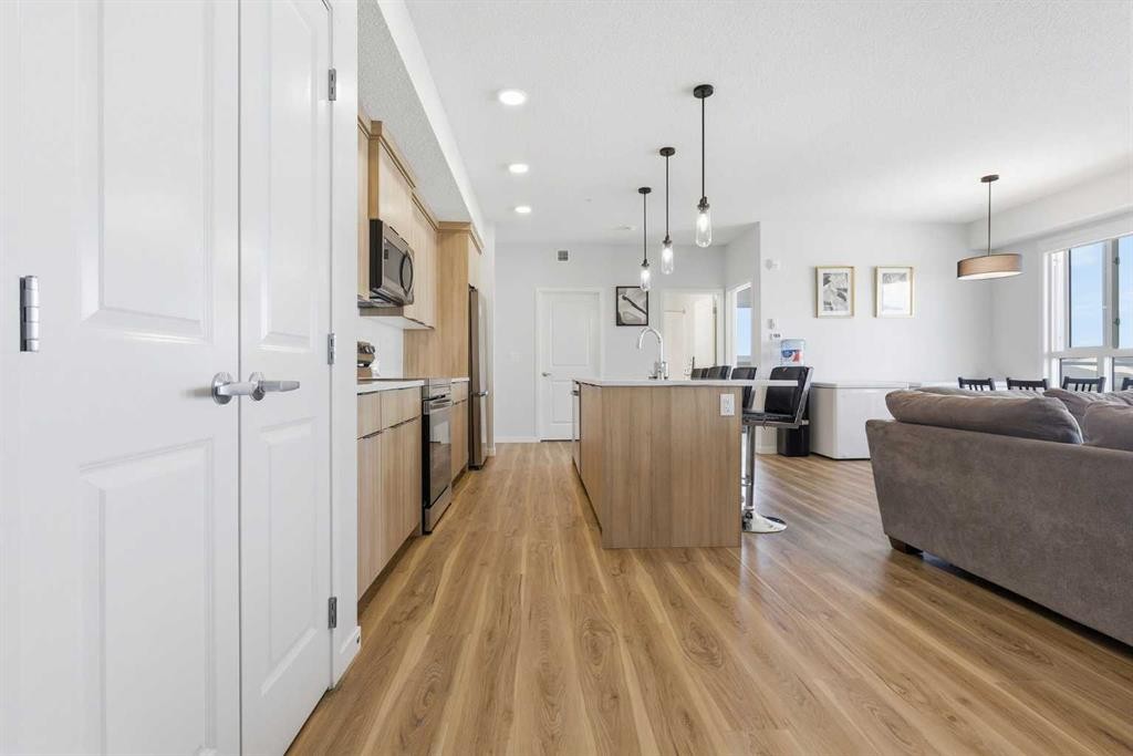 3304-33 Carringham Gate Nw, Calgary, AB
