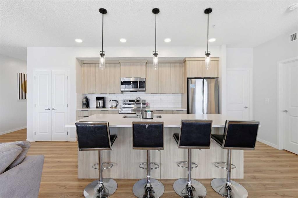 3304-33 Carringham Gate Nw, Calgary, AB
