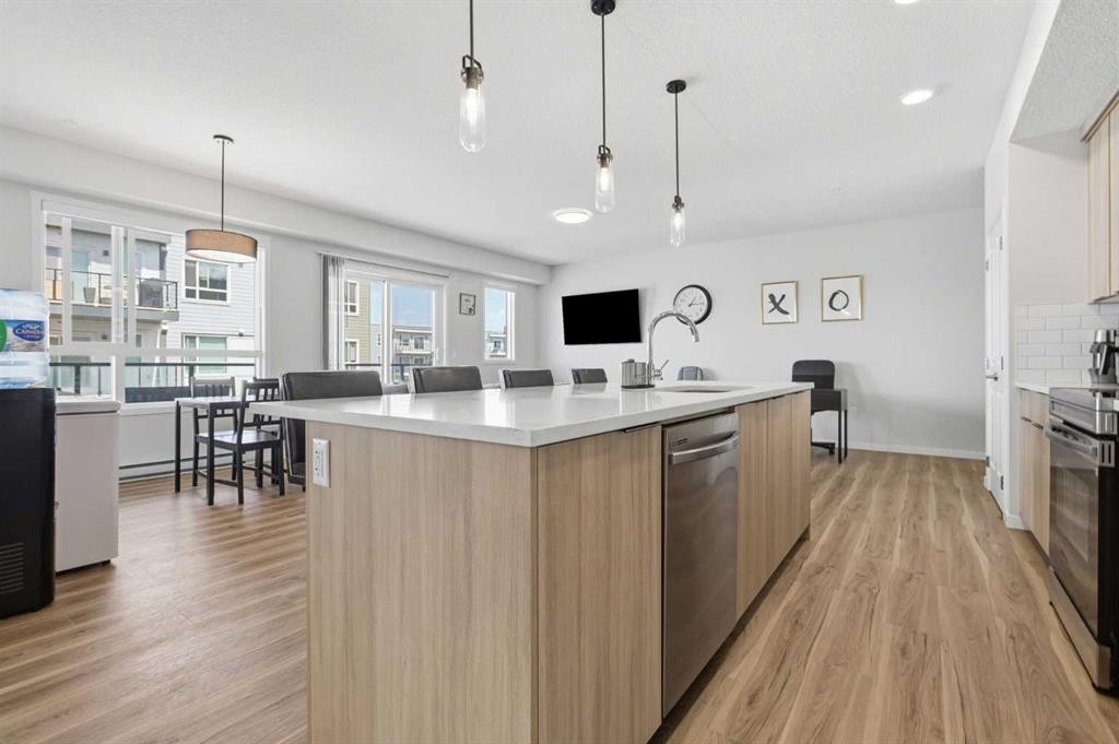 3304-33 Carringham Gate Nw, Calgary, AB