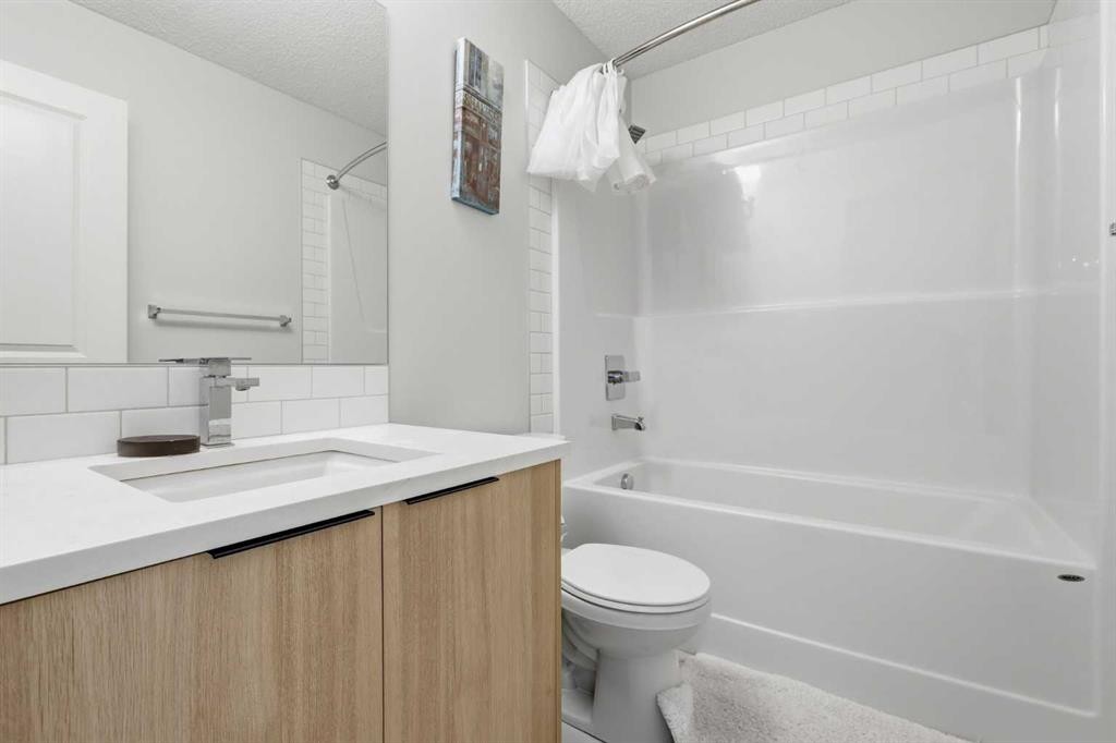 3304-33 Carringham Gate Nw, Calgary, AB
