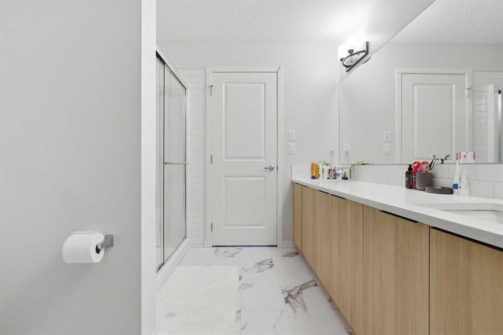 3304-33 Carringham Gate Nw, Calgary, AB