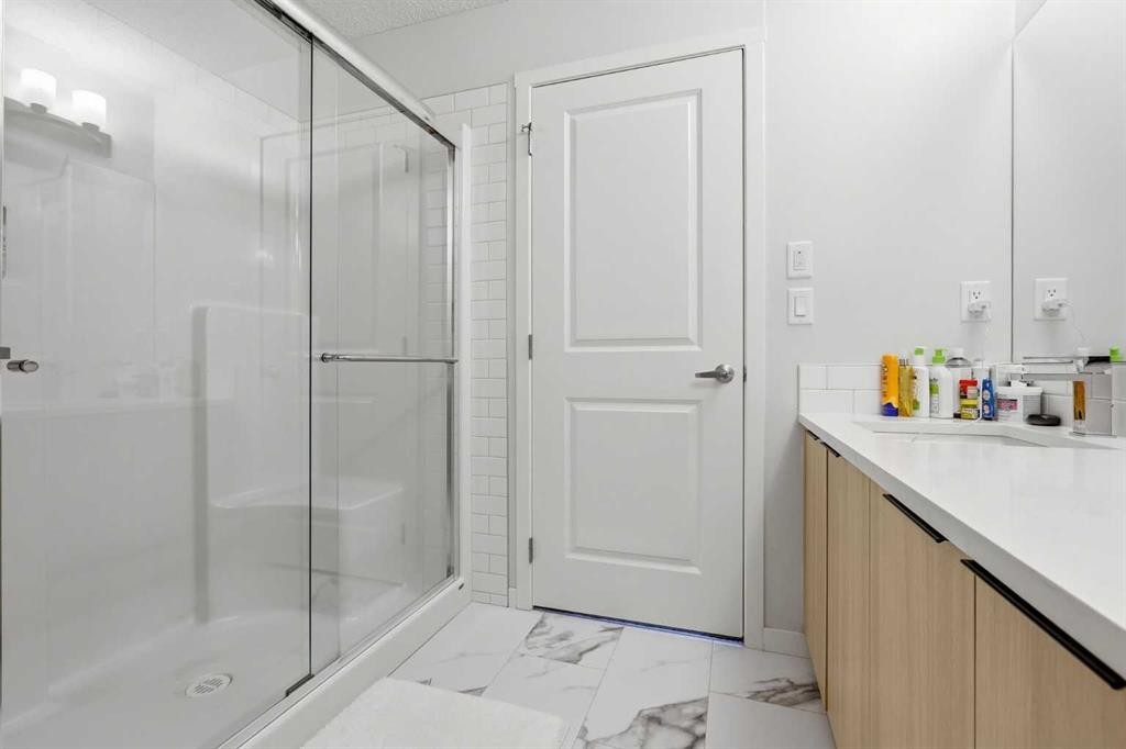 3304-33 Carringham Gate Nw, Calgary, AB