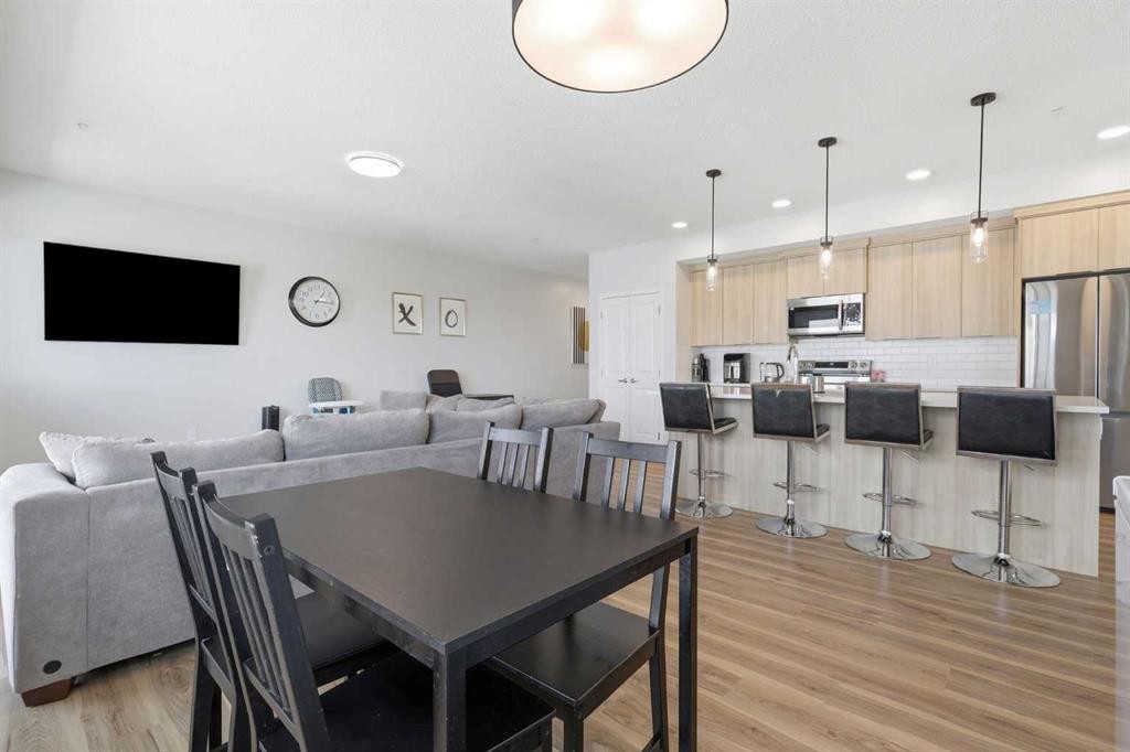 3304-33 Carringham Gate Nw, Calgary, AB