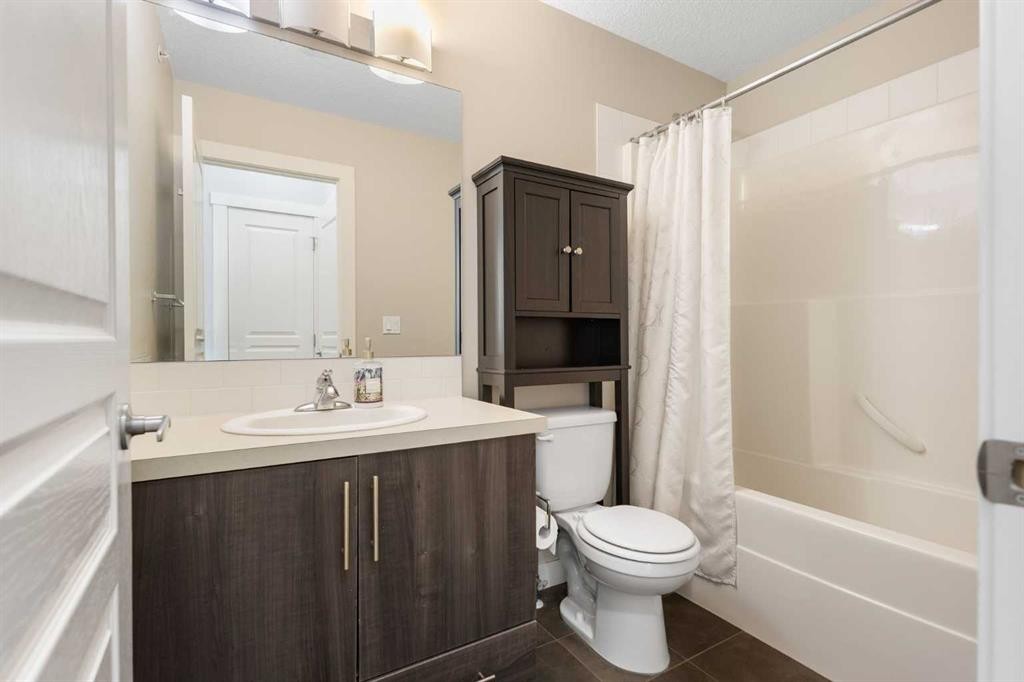 412-2300 Evanston Square Nw, Calgary, AB - Indoor Photo Showing Bathroom