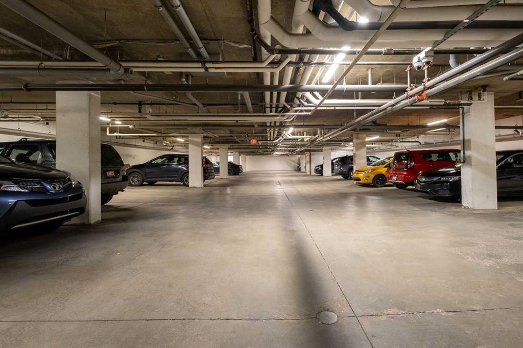 412-2300 Evanston Square Nw, Calgary, AB - Indoor Photo Showing Garage