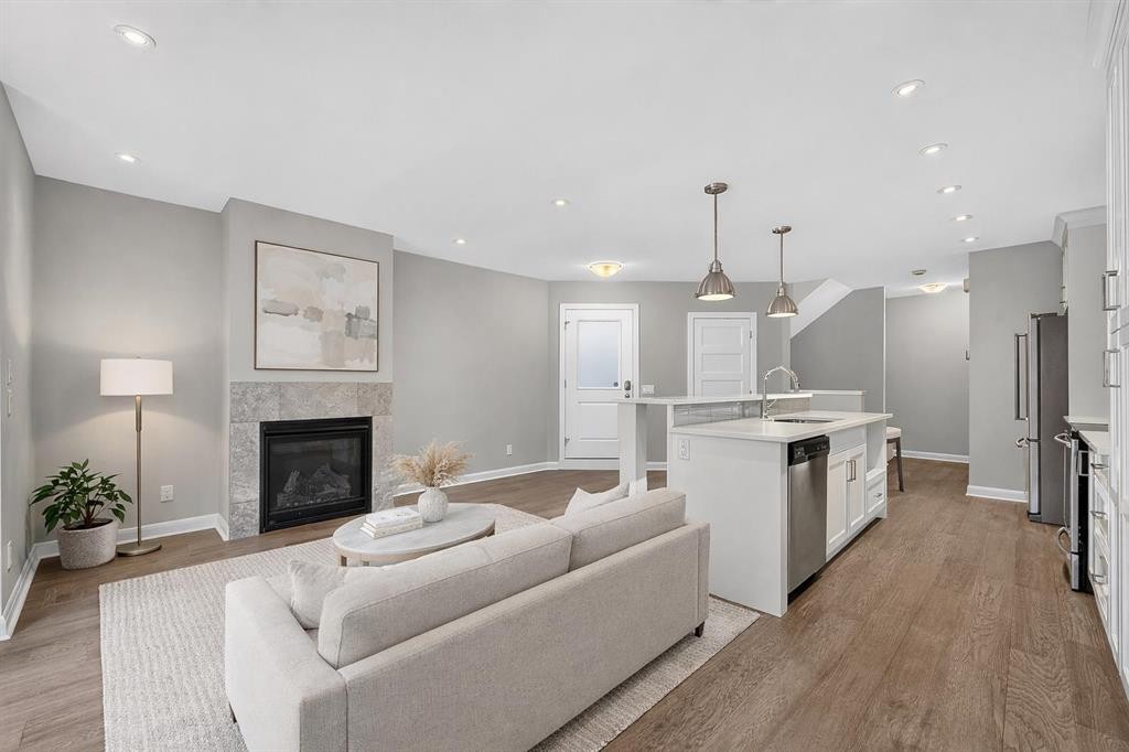 2-530 56 Avenue Sw, Calgary, AB - Indoor With Fireplace