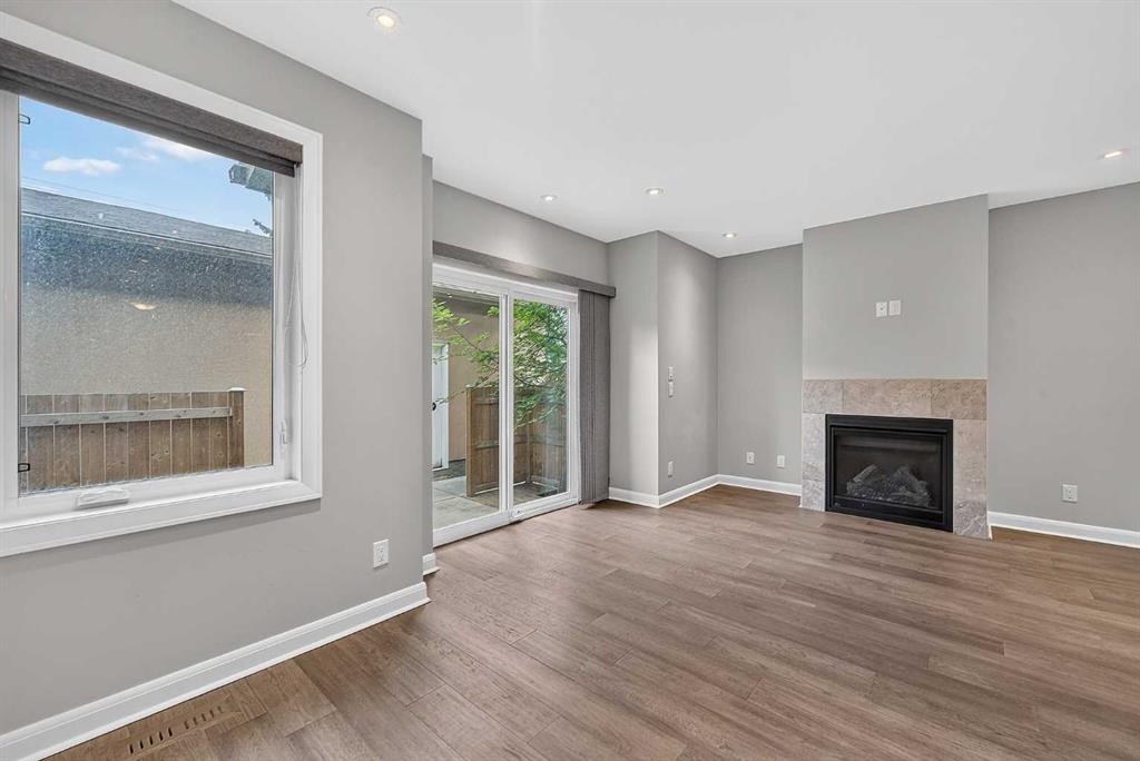 2-530 56 Avenue Sw, Calgary, AB - Indoor Photo Showing Living Room With Fireplace