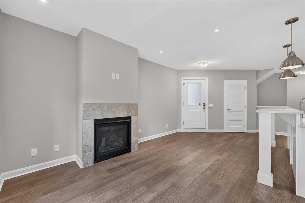 2-530 56 Avenue Sw, Calgary, AB - Indoor Photo Showing Living Room With Fireplace