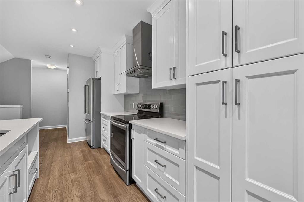 2-530 56 Avenue Sw, Calgary, AB - Indoor Photo Showing Kitchen With Stainless Steel Kitchen