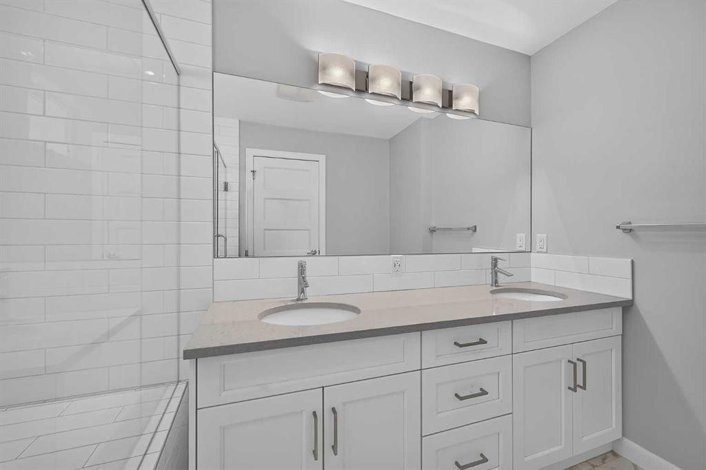 2-530 56 Avenue Sw, Calgary, AB - Indoor Photo Showing Bathroom