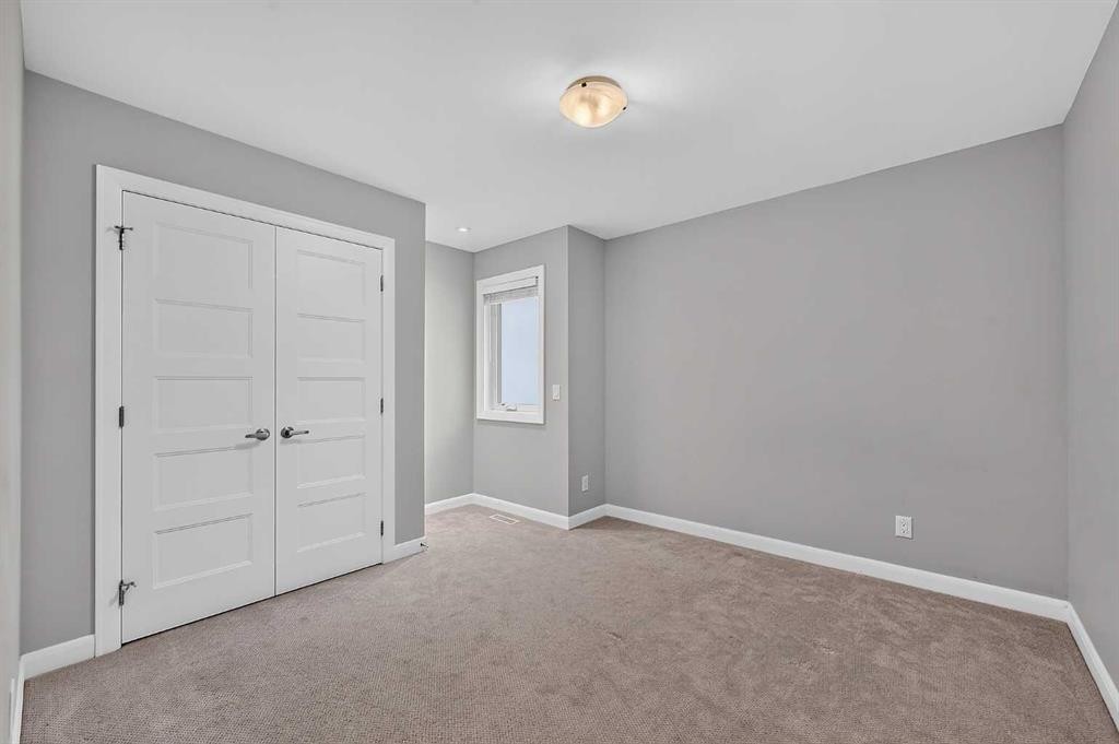 2-530 56 Avenue Sw, Calgary, AB - Indoor Photo Showing Other Room