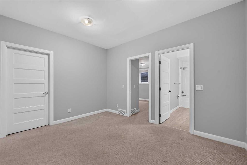 2-530 56 Avenue Sw, Calgary, AB - Indoor Photo Showing Other Room