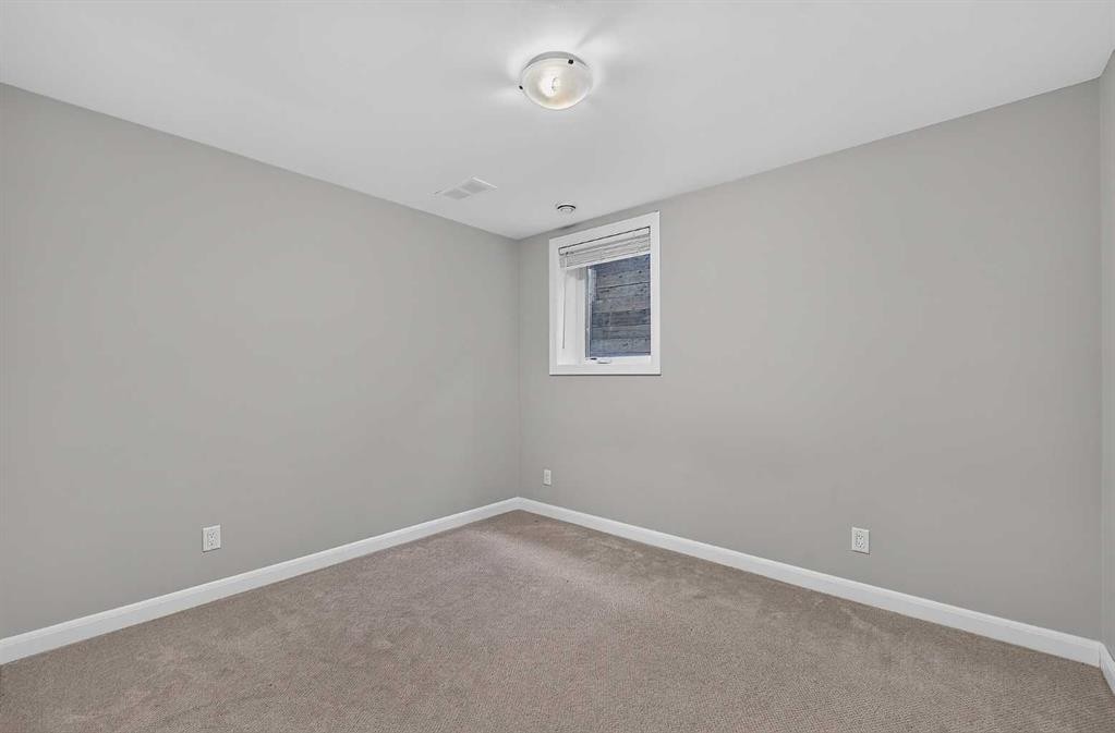 2-530 56 Avenue Sw, Calgary, AB - Indoor Photo Showing Other Room