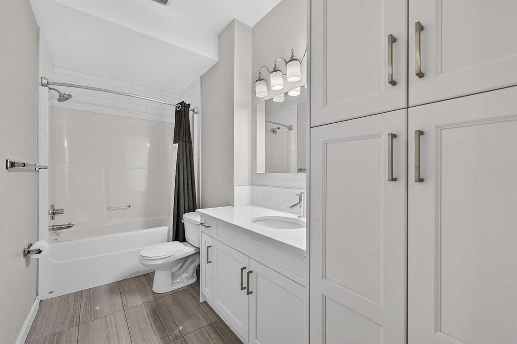 2-530 56 Avenue Sw, Calgary, AB - Indoor Photo Showing Bathroom