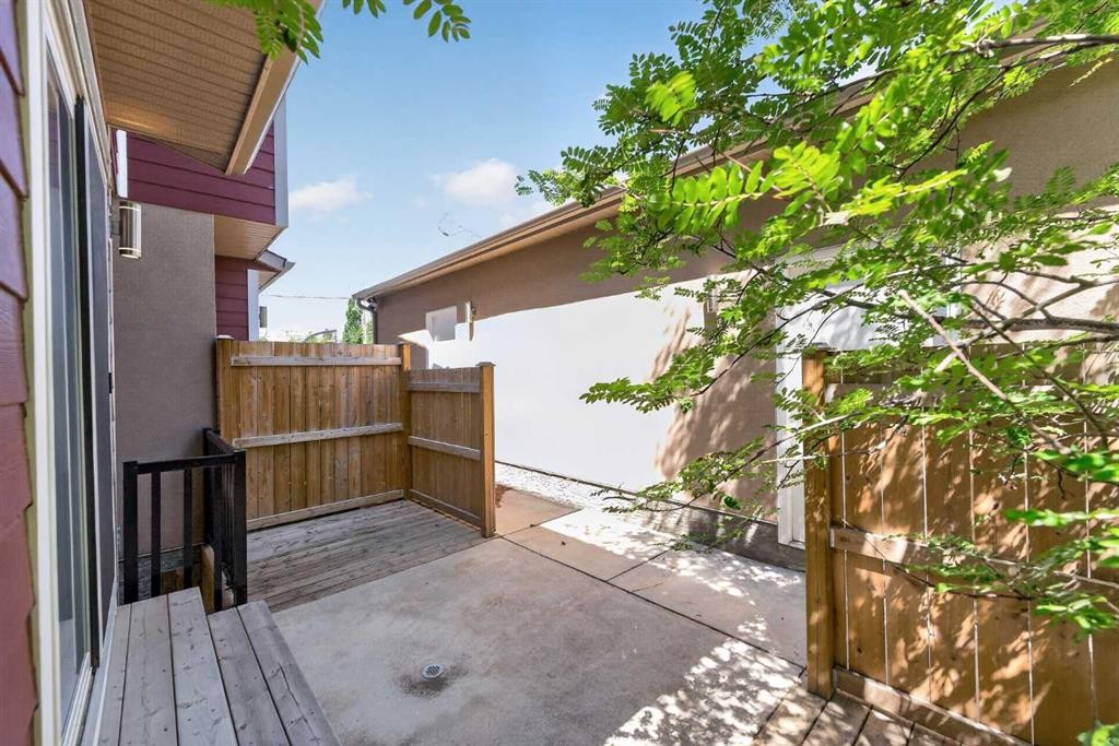 2-530 56 Avenue Sw, Calgary, AB - Outdoor With Exterior