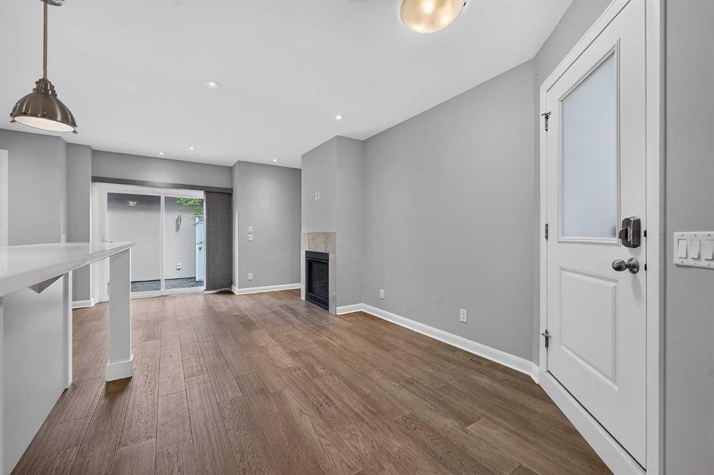 2-530 56 Avenue Sw, Calgary, AB - Indoor With Fireplace