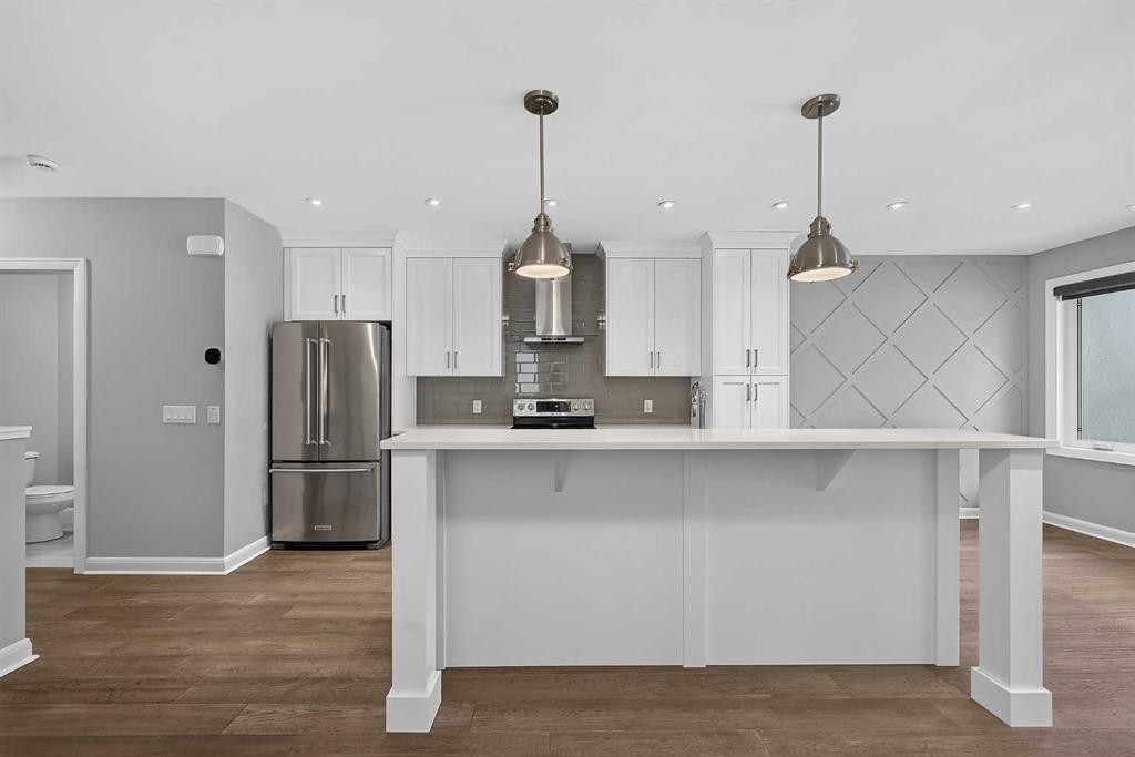 2-530 56 Avenue Sw, Calgary, AB - Indoor Photo Showing Kitchen With Upgraded Kitchen