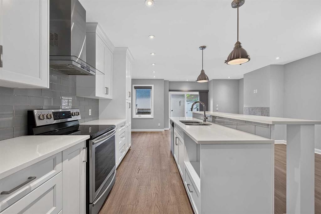 2-530 56 Avenue Sw, Calgary, AB - Indoor Photo Showing Kitchen With Stainless Steel Kitchen With Double Sink With Upgraded Kitchen