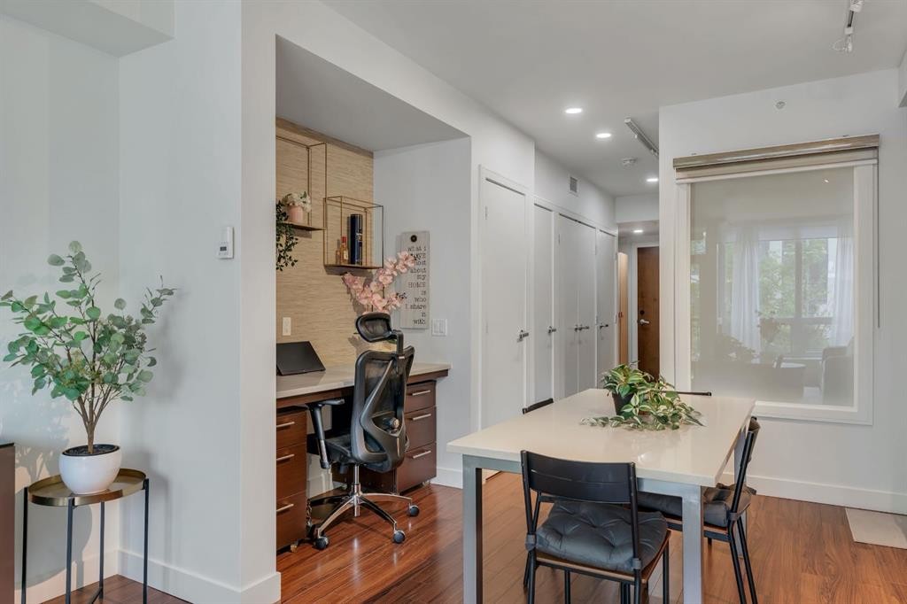 357-222 Riverfront Avenue Sw, Calgary, AB - Indoor Photo Showing Dining Room