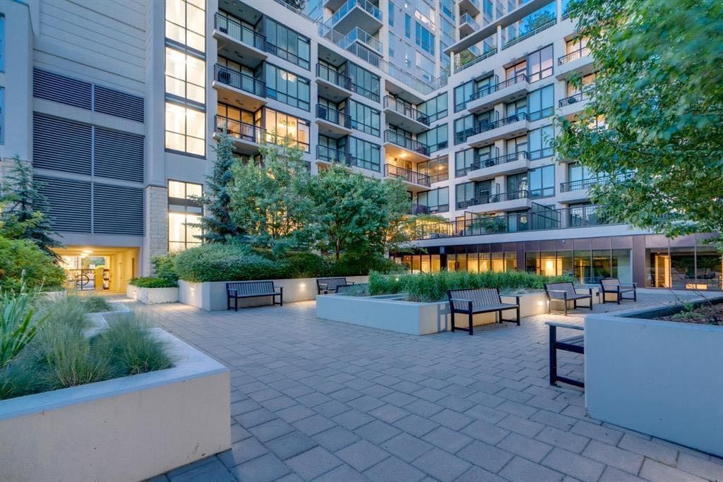 357-222 Riverfront Avenue Sw, Calgary, AB - Outdoor
