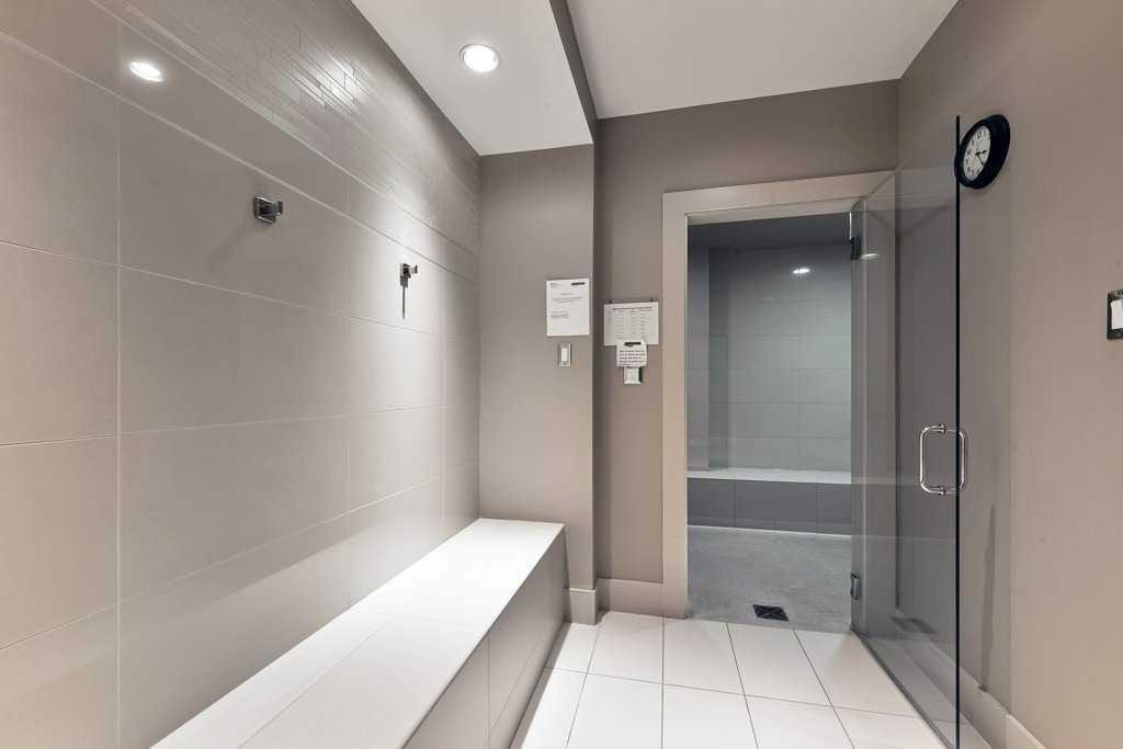357-222 Riverfront Avenue Sw, Calgary, AB - Indoor Photo Showing Bathroom